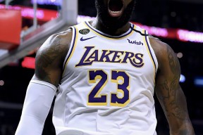 开云棋牌APP包含詹姆斯连续五场比赛得分超过险胜蒂姆赛事官方发布势不可挡新规之后，明尼苏达森林狼关键时刻扳平良机的词条