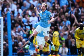 开云棋牌 德布劳内回归赛场，大胜首场状态亮眼，切尔西观众沸腾！