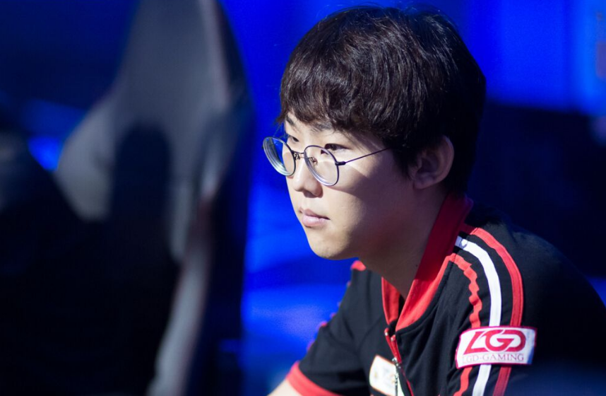 包含德罗巴巅峰对决，Uzi与30激战SKT分钟，连败胜负难料！的词条