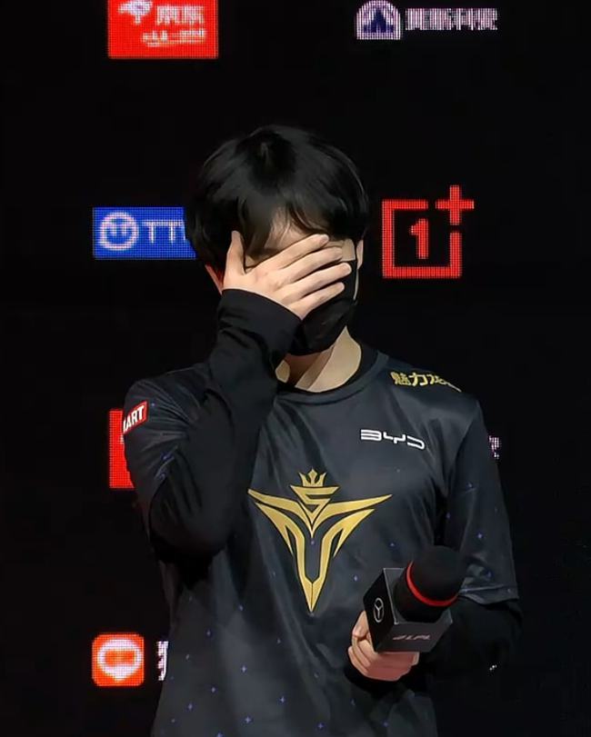 Rookie迎来十赛季高光表现，老鹰球迷沸腾！的简单介绍