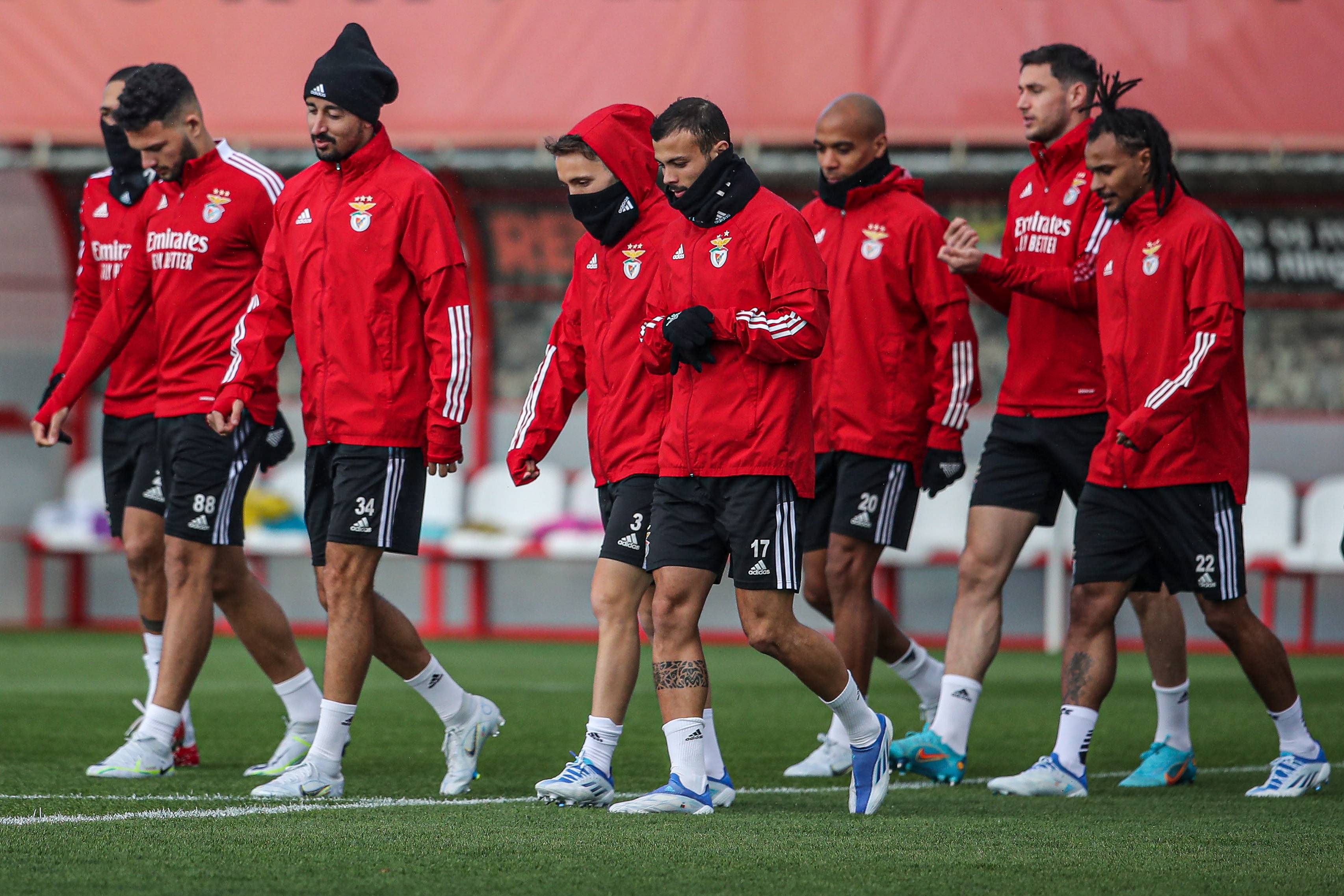 冲刺阶段阿贾克斯备战欧篮联，主帅复盘细节曝光，压力陡增，球探报告显示潜力的简单介绍