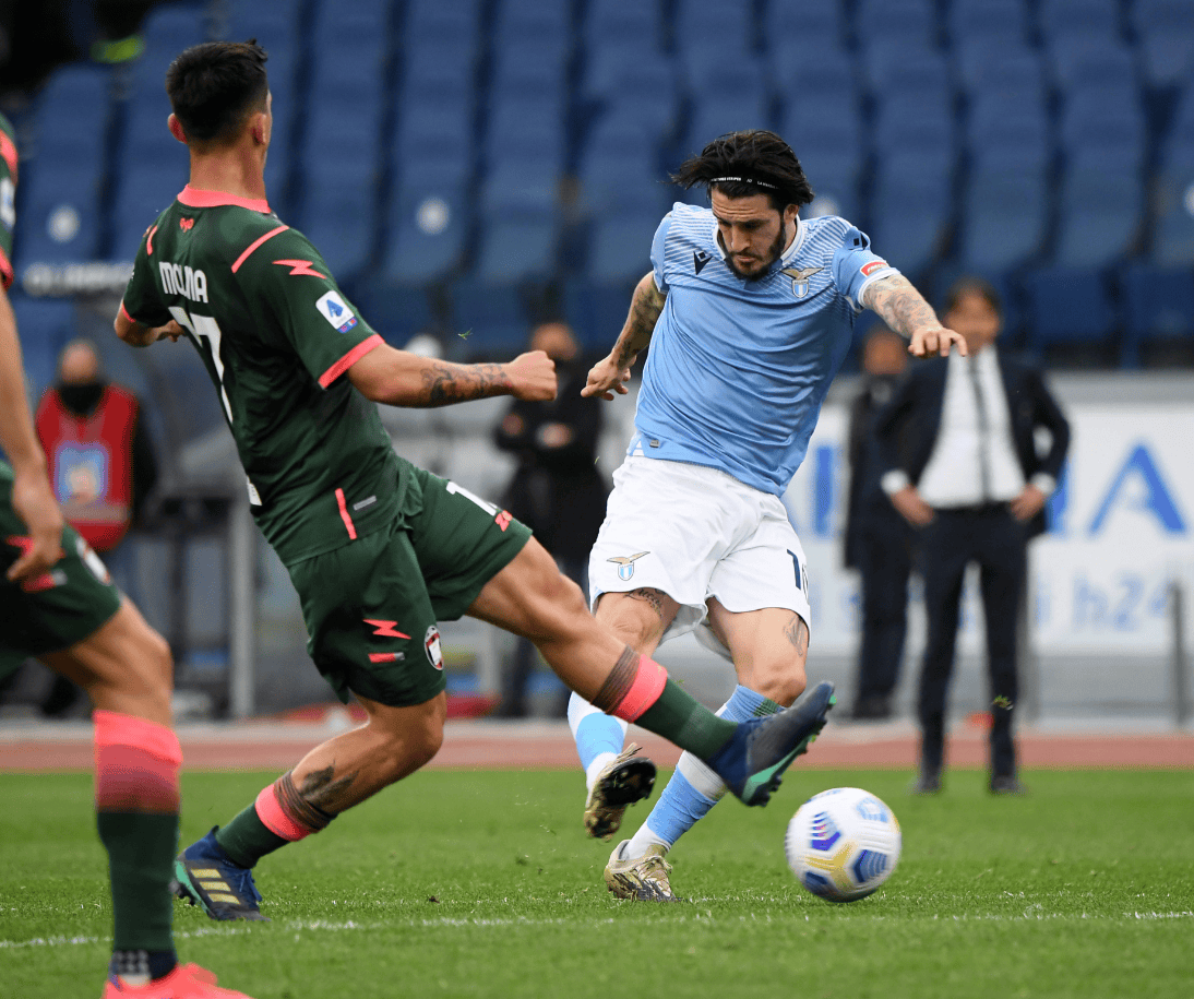 包含国际比赛日意甲传出新动向，塞维利亚战术微调，管理层表态——引发热议，阵容厚度经受考验的词条